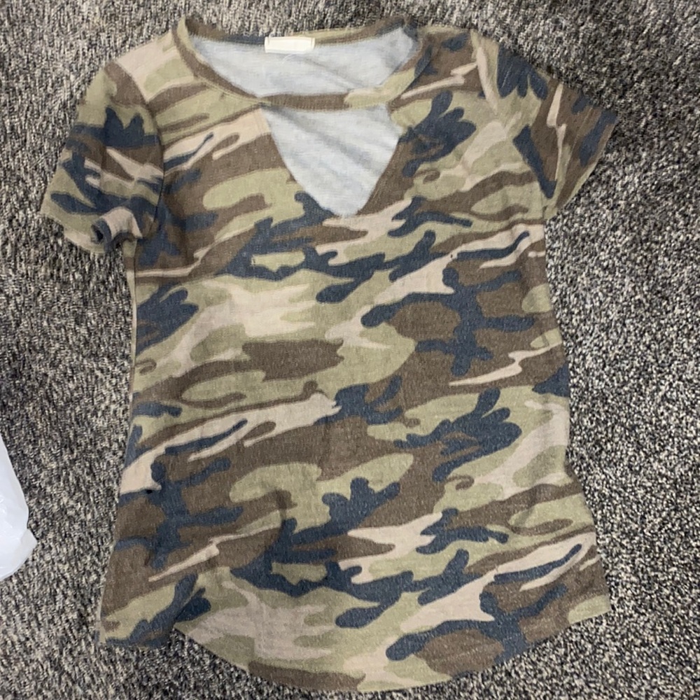 Great t-shirt. Great for fall.